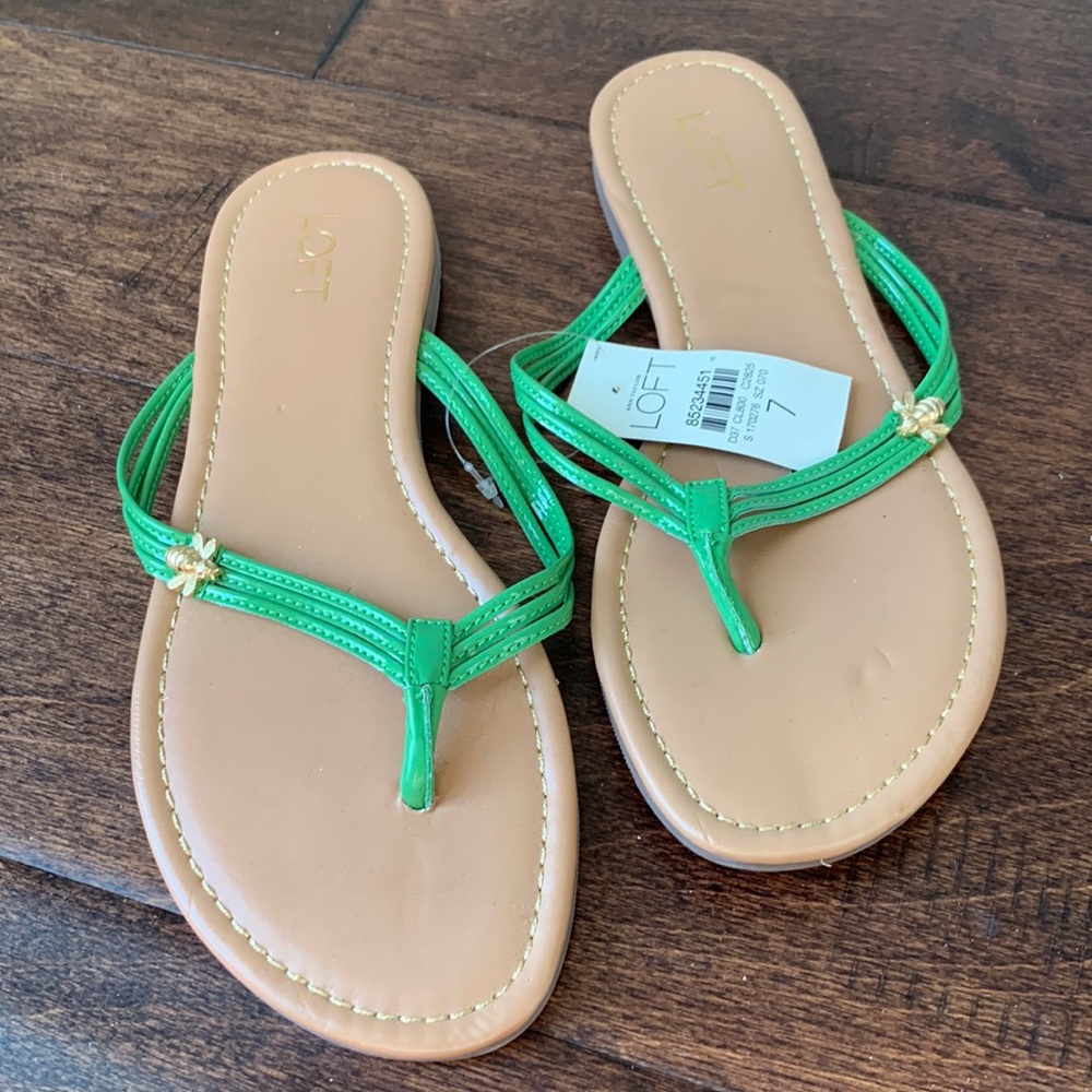NWT LOFT Green Bumblebee Thong Sandals Size 7